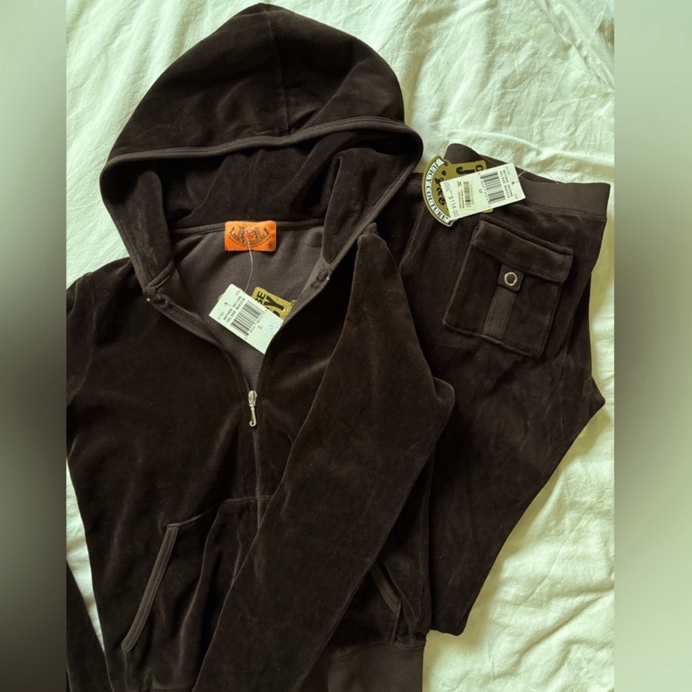 ISO of vintage juicy tracksuits. - Picture 2 of 6
